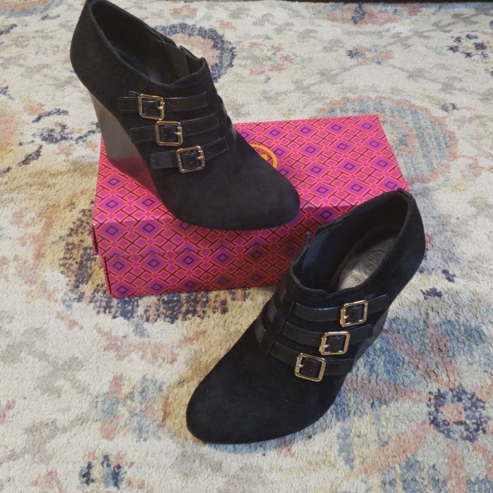 💥Tory Burch Gabrielle Suede Wedge Booties💥